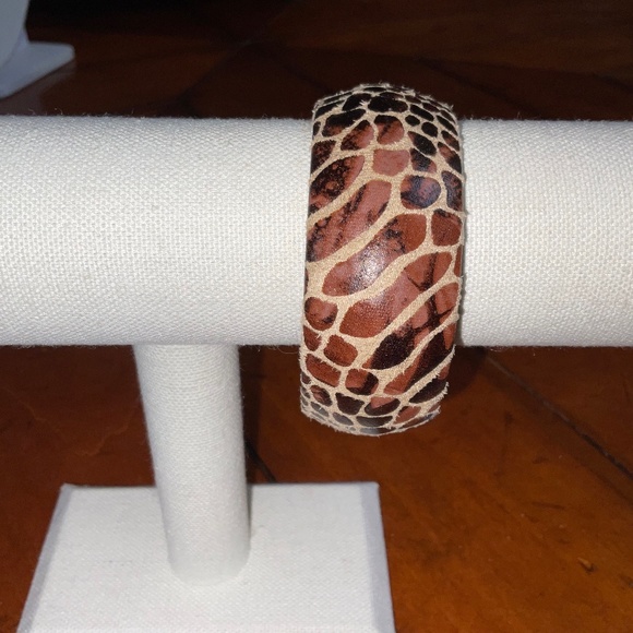 Beautiful leather bangle bracelet, New - Picture 1 of 2